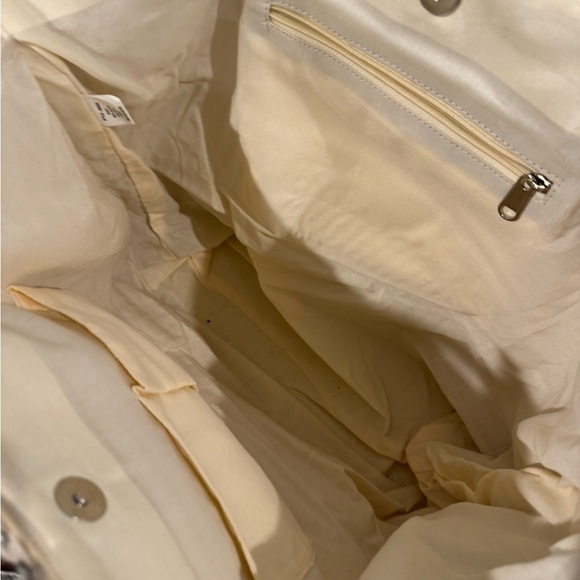 Trendy Boutique Cream, Tan, & Silver Metallic Tote Bag with Tassle - Picture 2 of 3